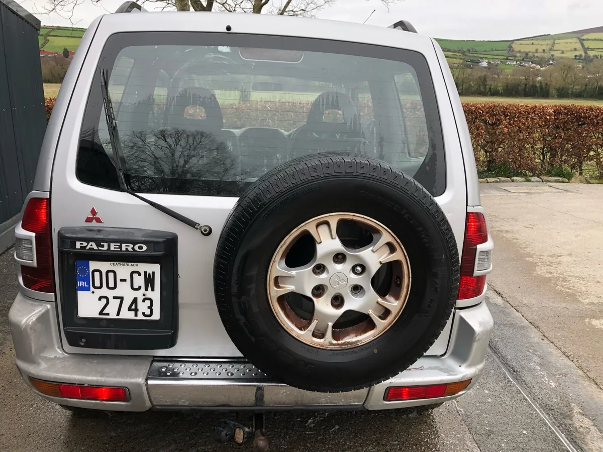 00 Mitsubishi Pajero - Image 4