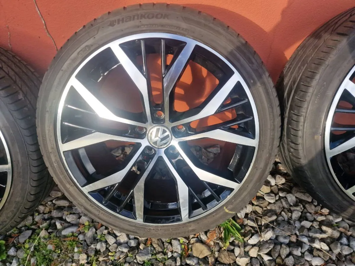 18' VW SANTIAGO STYLE ALLOYS - Image 2