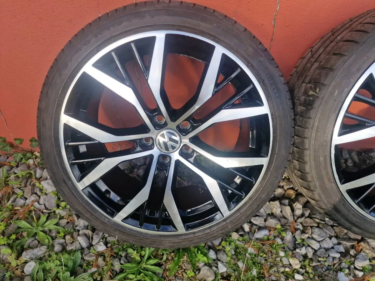 18' VW SANTIAGO STYLE ALLOYS - Image 3