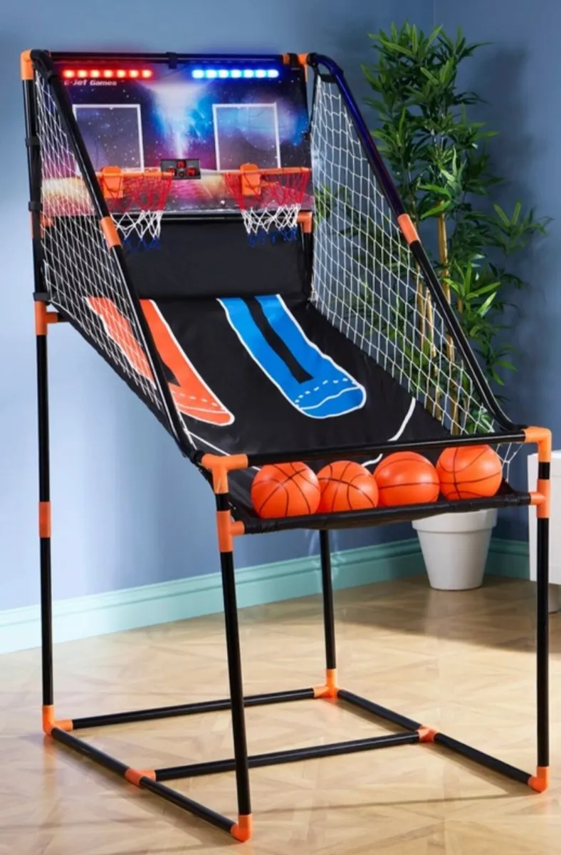 2 player basketball game with 4 balls and