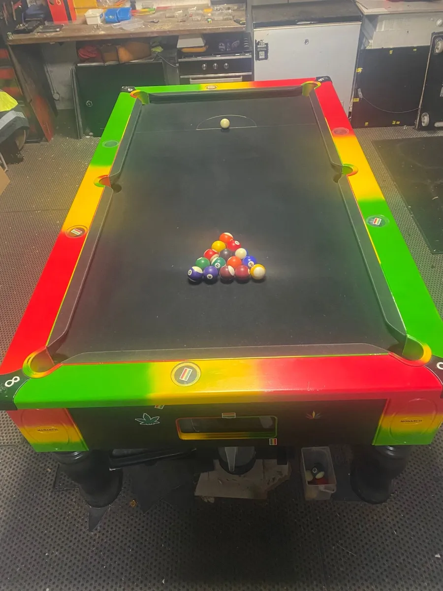 Pool table - Image 1