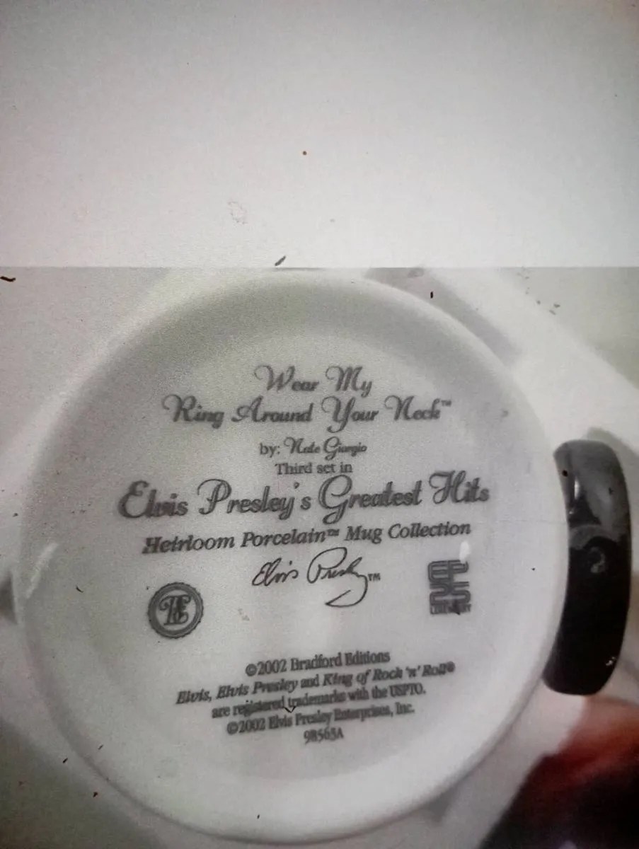 ELVIS PRESLEY GREATEST  HITS  PORCELAIN MUGS - Image 3