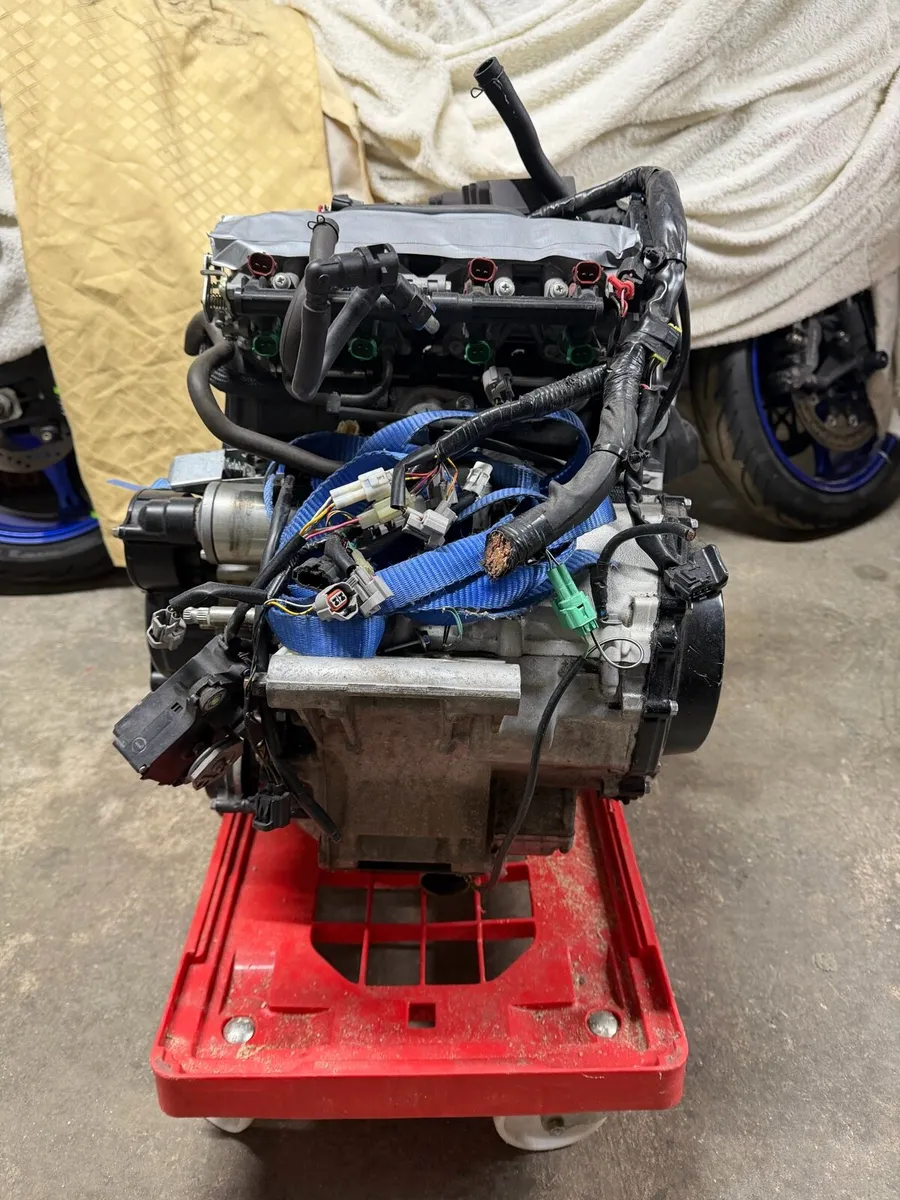 GSXR 600 PARTS ENGINE + WHEELS - Image 4