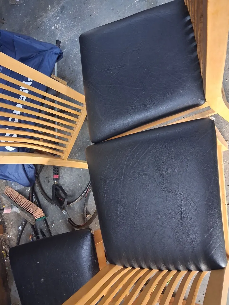 Wooden table and 8 chairs - Image 1