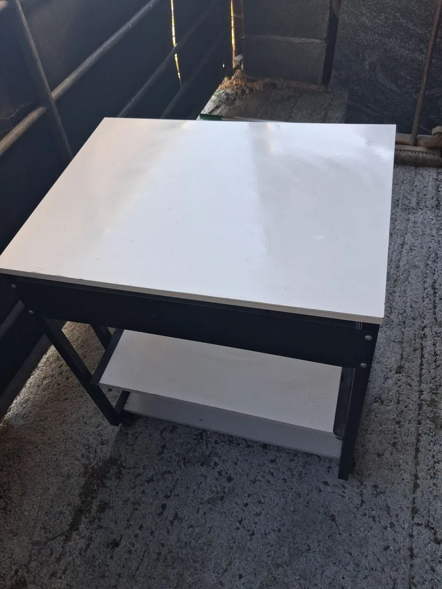 Desks - Image 2