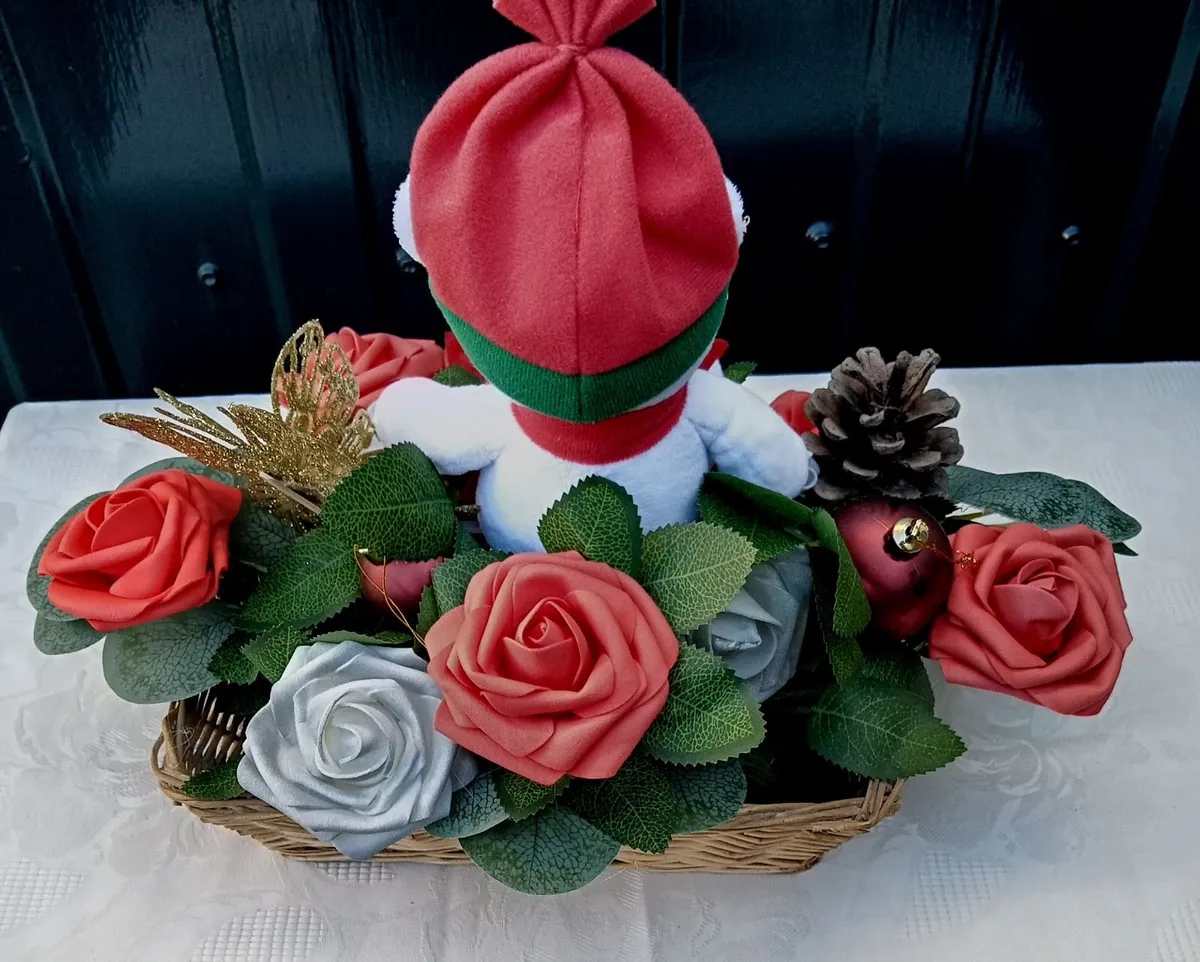 Polar Bear Christmas Arrangement. - Image 2