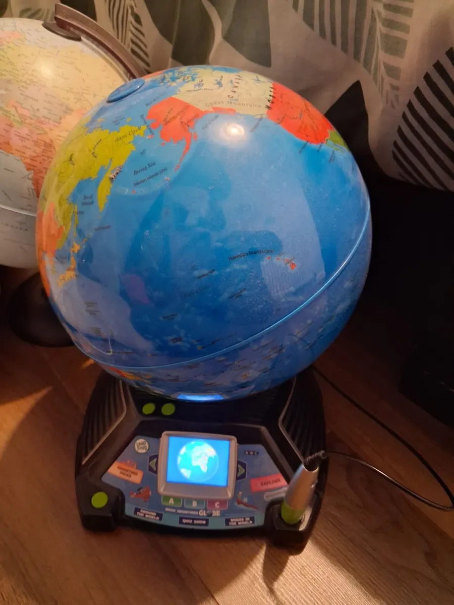 Leap frog activity globe