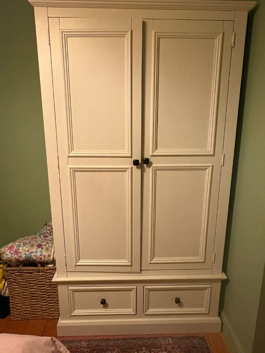 Elegant white wooden wardrobe - Image 1