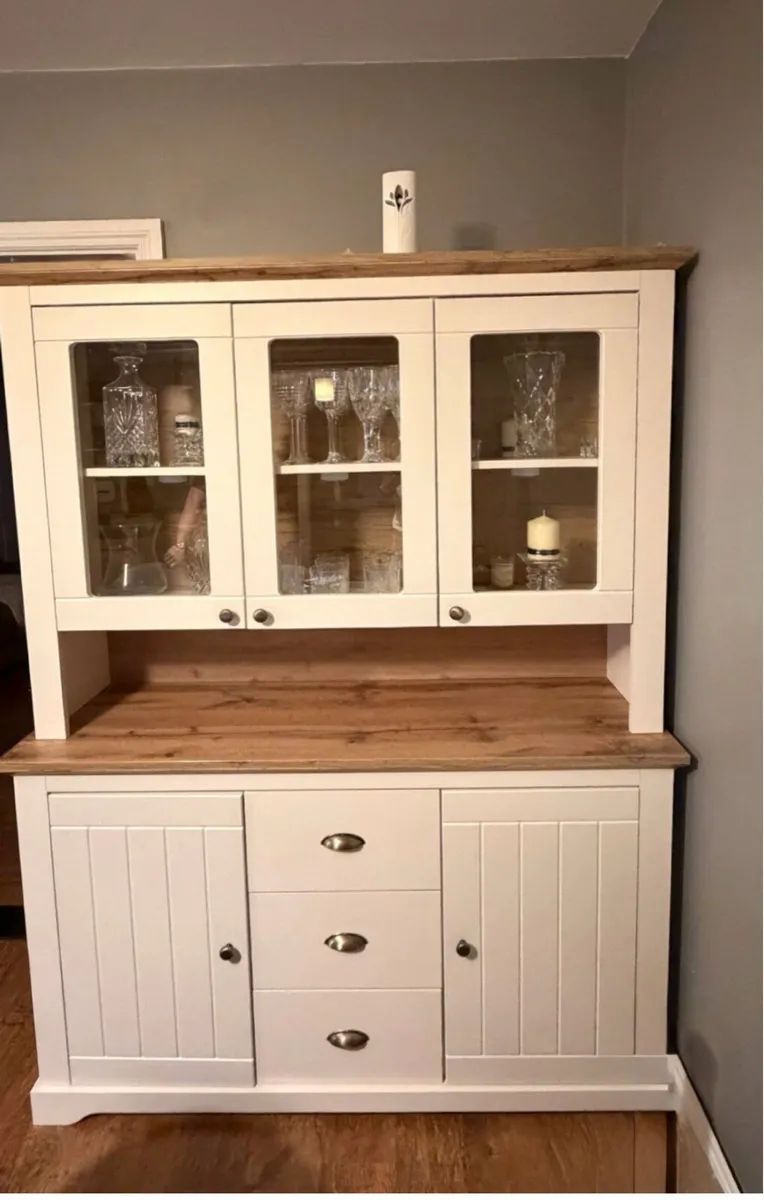 Cabinet - Image 1