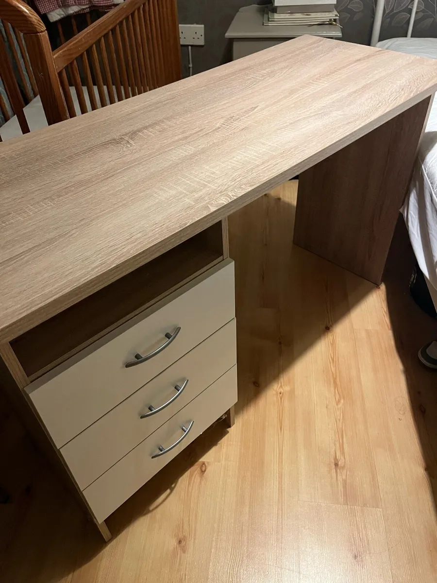 Desk - Image 2