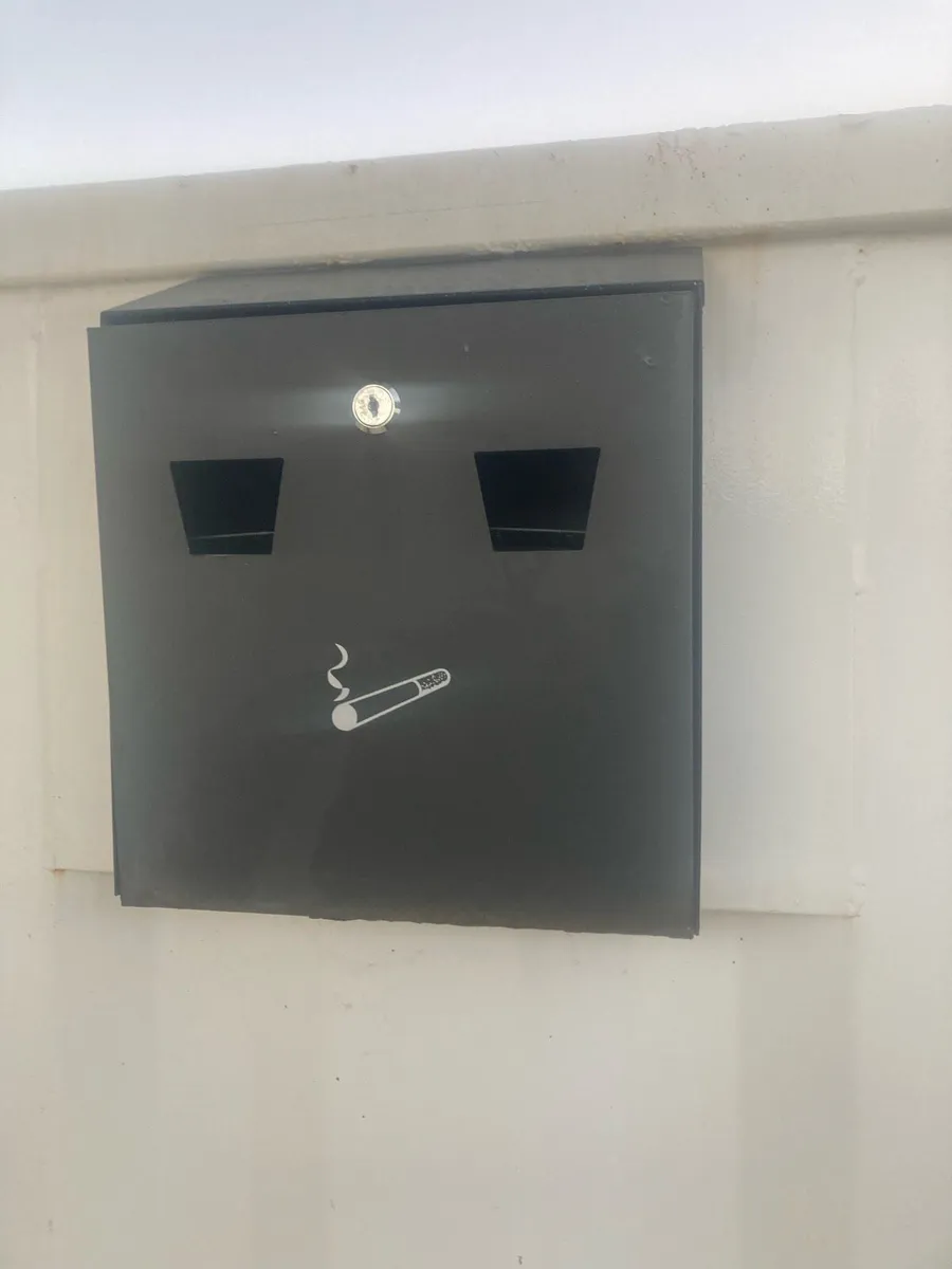 Smoking shelter - Image 3