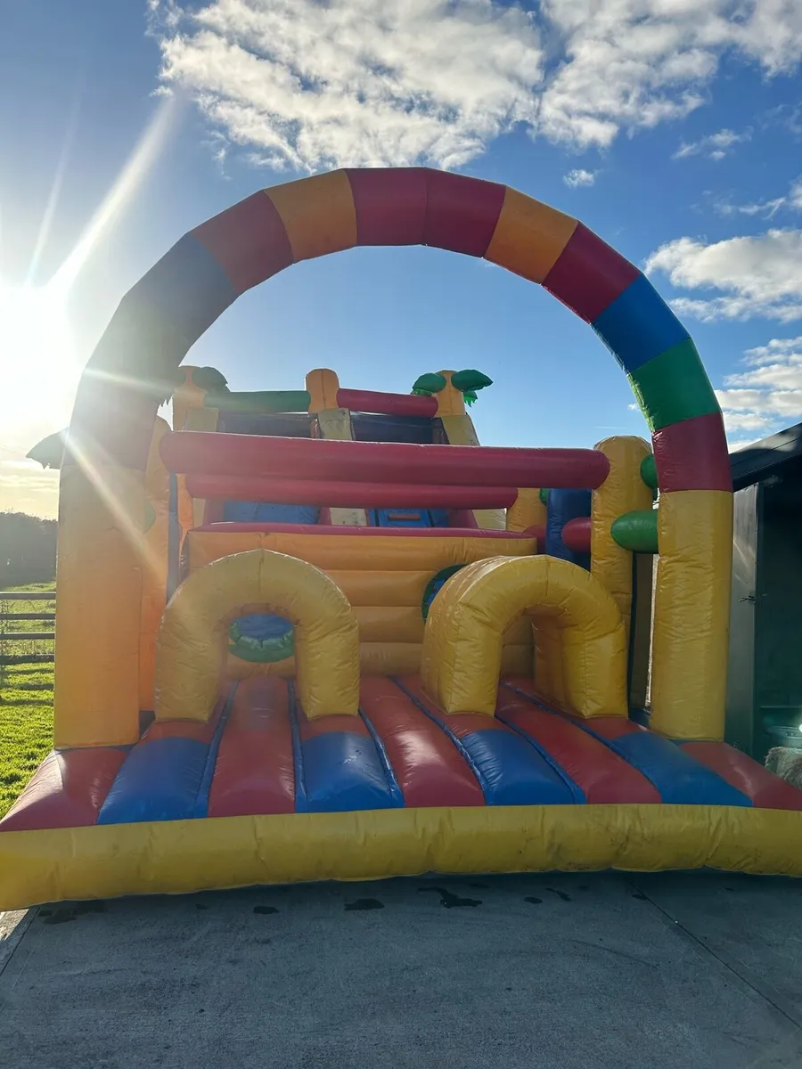 Bouncy castle - Image 2