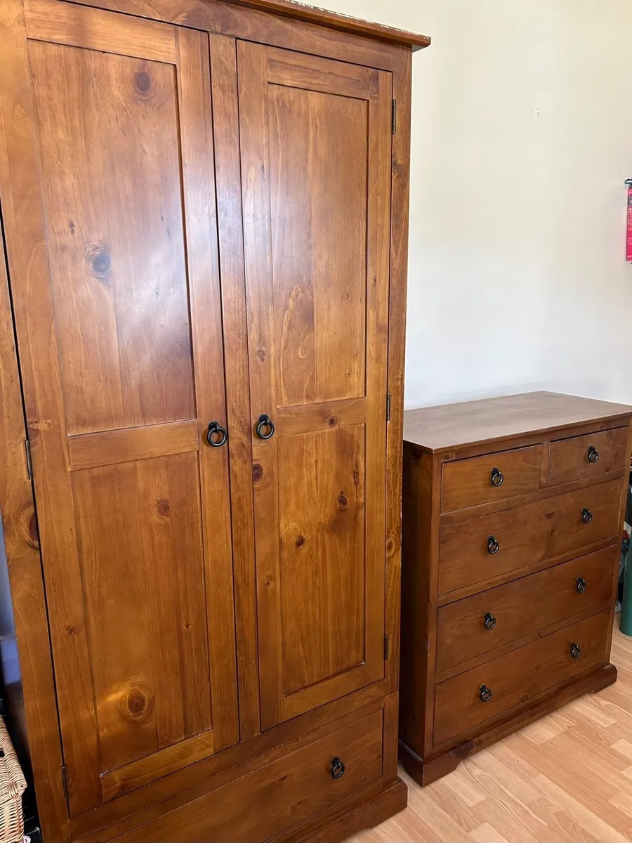 Wardrobe and matching chest of drawers - Image 2