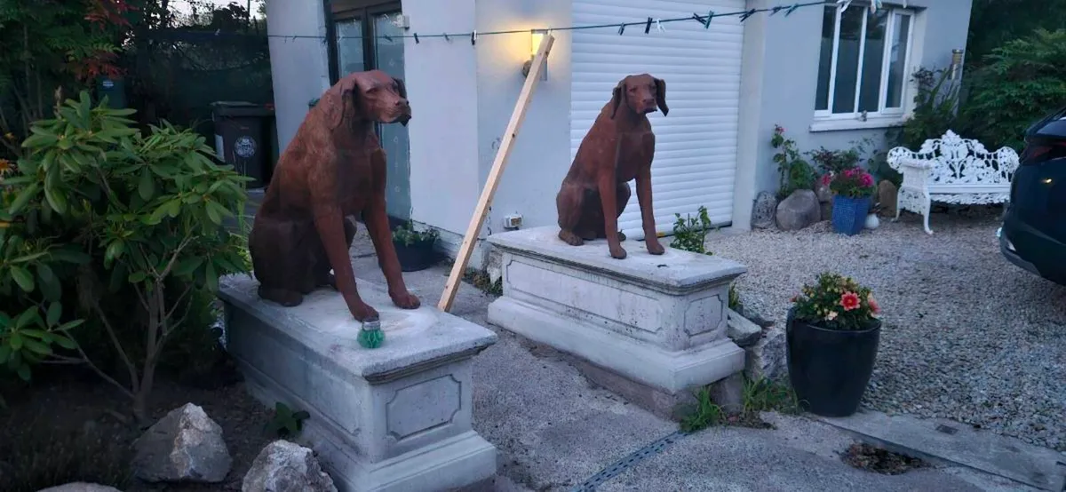 HEAVY CAST IRON  DOGS - Image 3