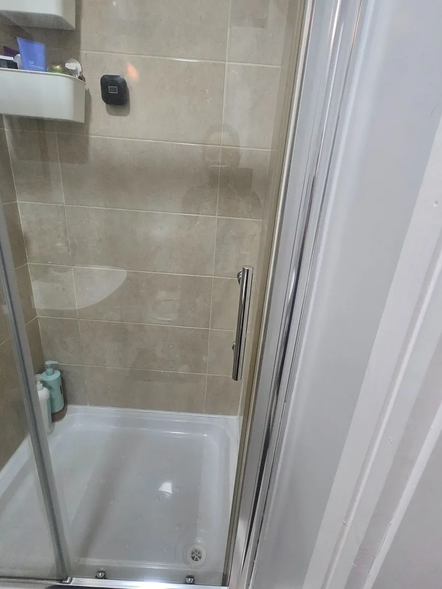 Shower screen - Image 2