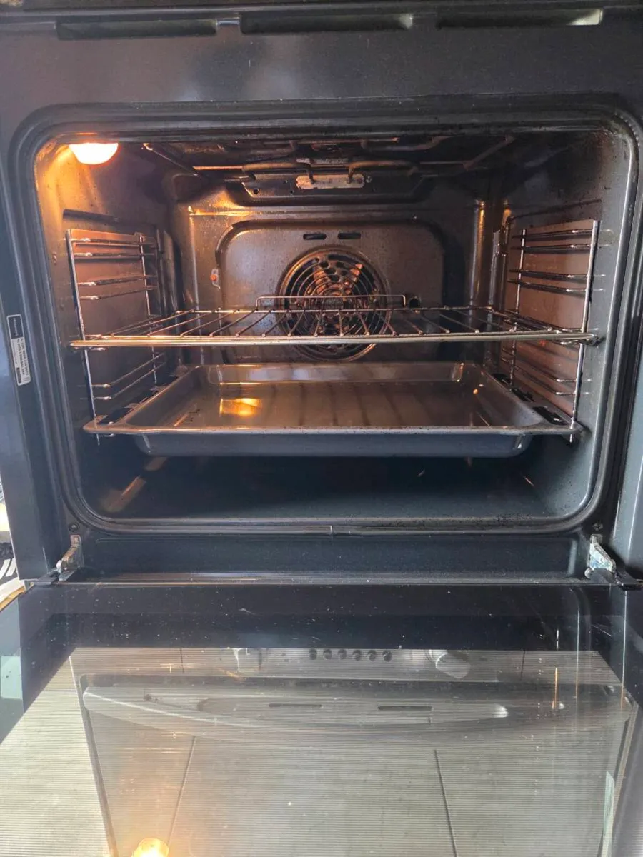 Electric oven - Image 1