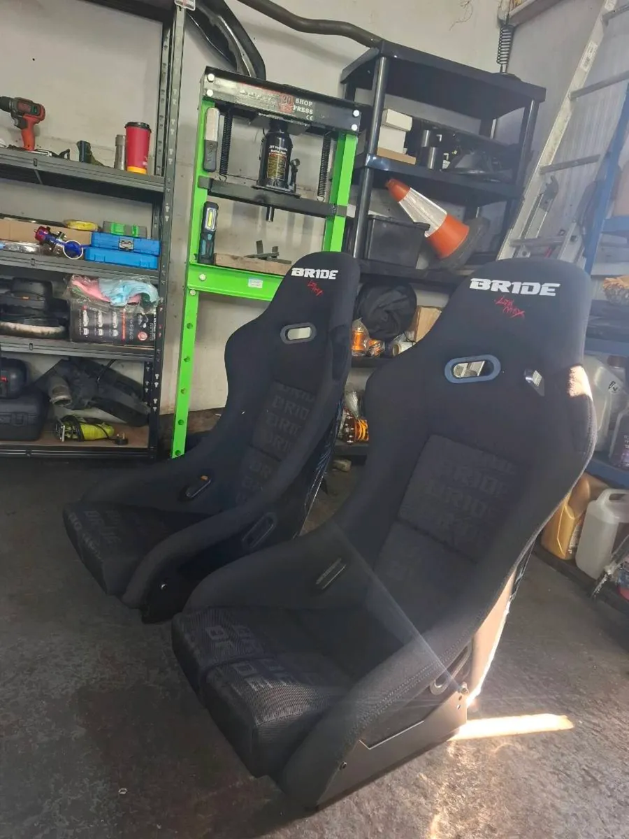 Bucket seats - Image 1