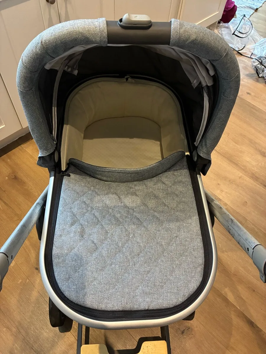 Uppababy Buggy, Carrycot & Car seat - Image 2