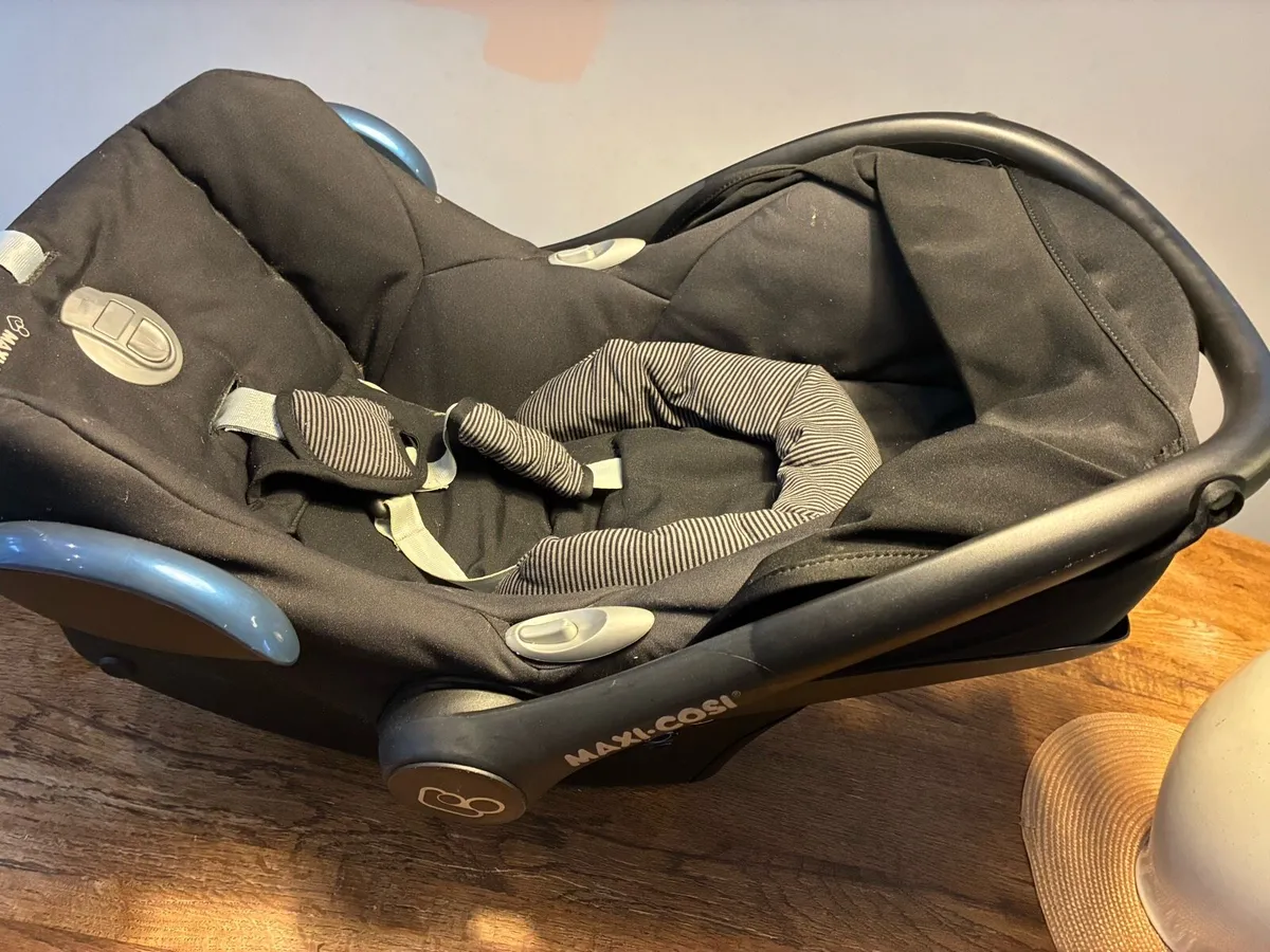 Uppababy Buggy, Carrycot & Car seat - Image 3