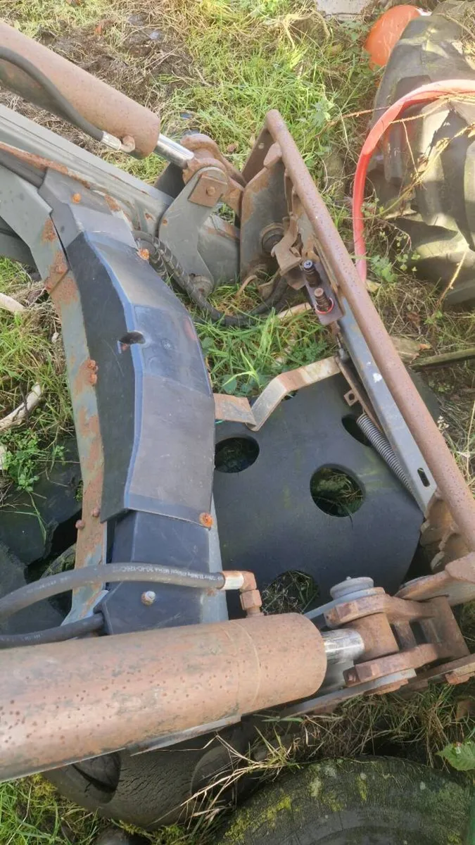 QUICKE Q65 LOADER - Image 4