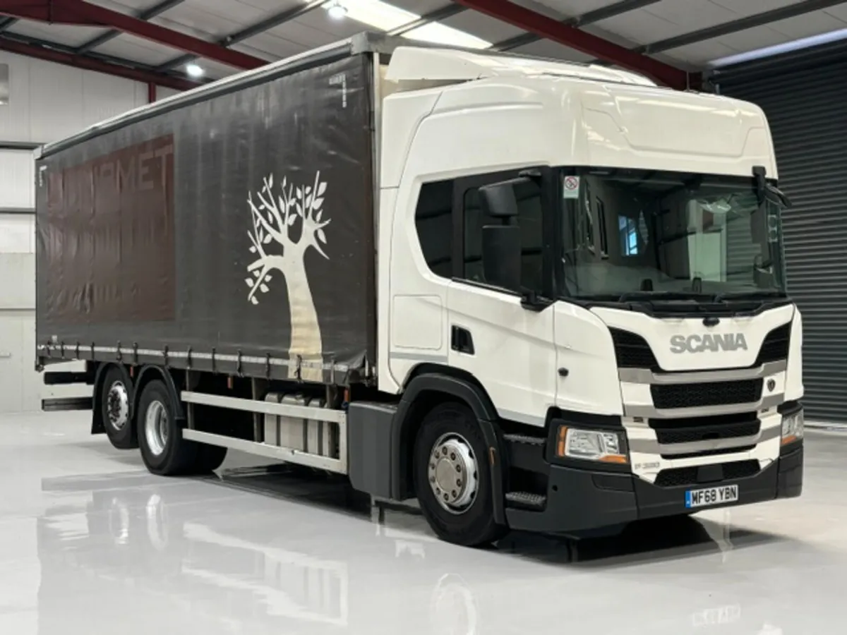 2018 SCANIA P320 6X2 CURTAINSIDER - Image 1