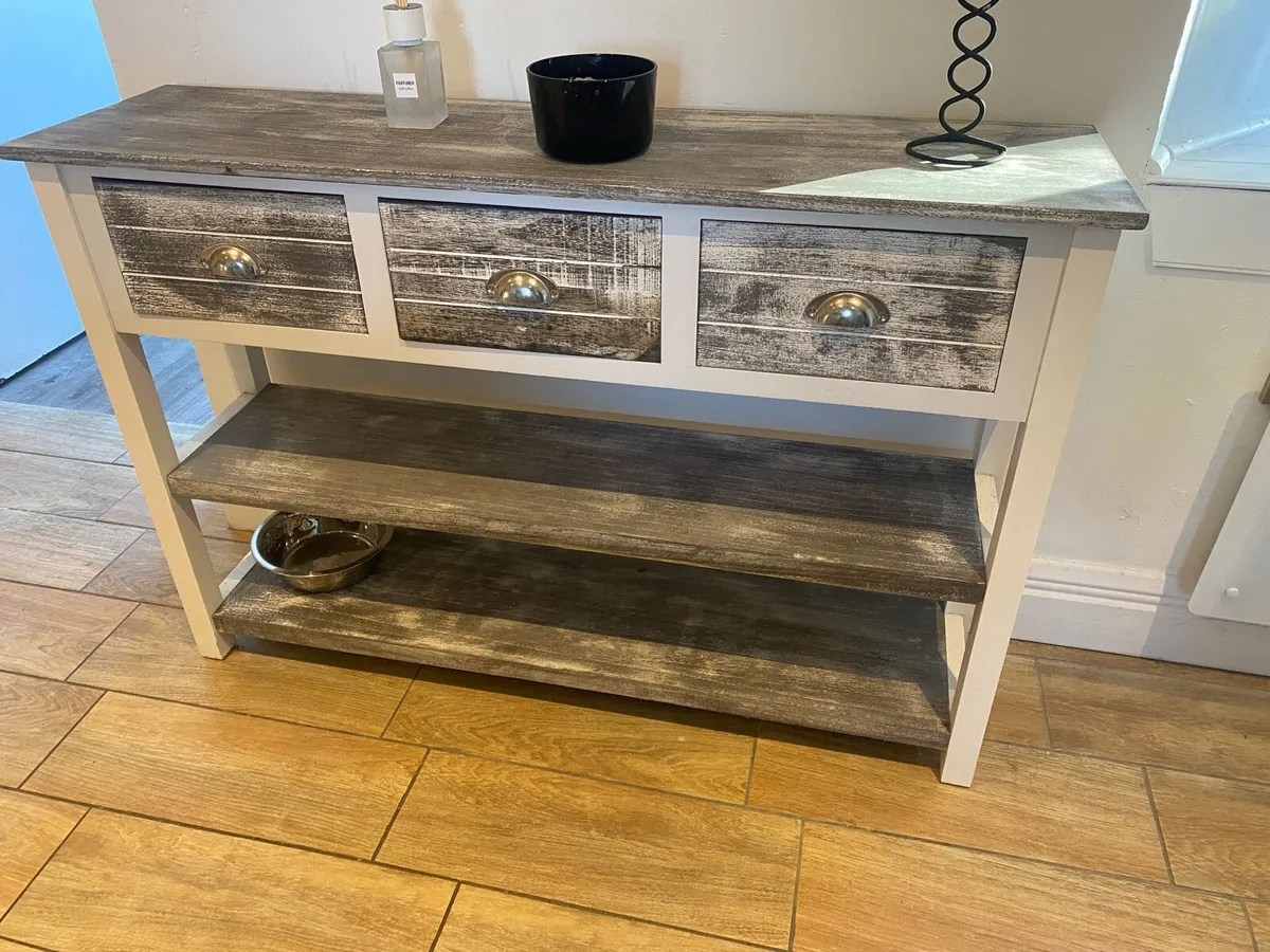 Dressing table - Image 1