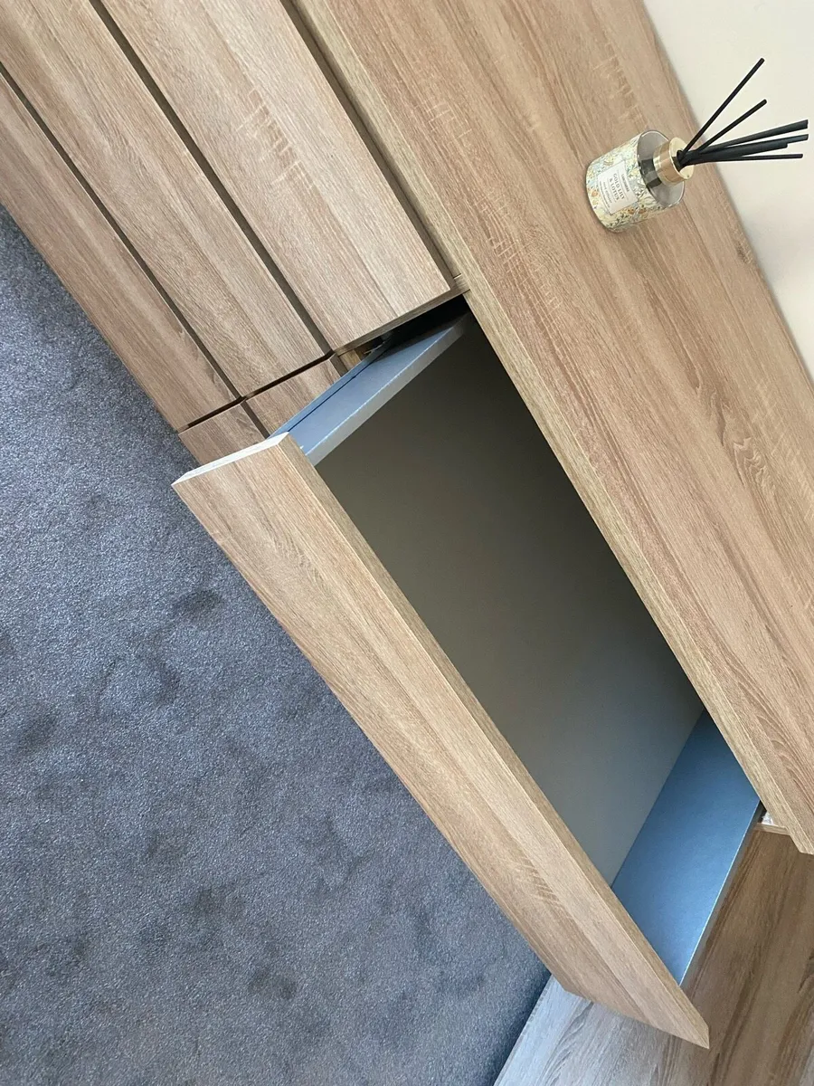 Chest of drawers - Image 2