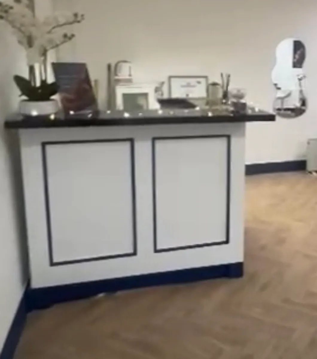 Reception Desk - Image 3