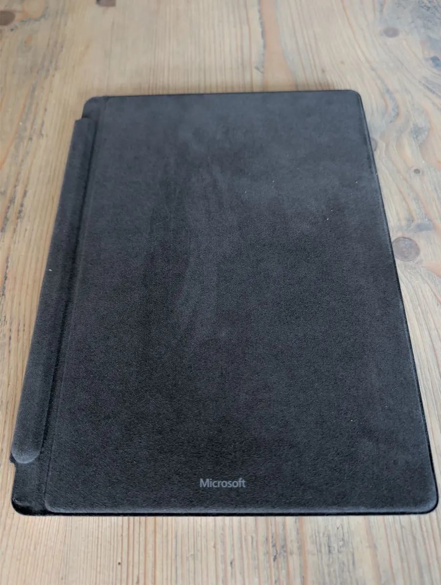 Microsoft Surface Pro 8 i7 Like New - Image 3