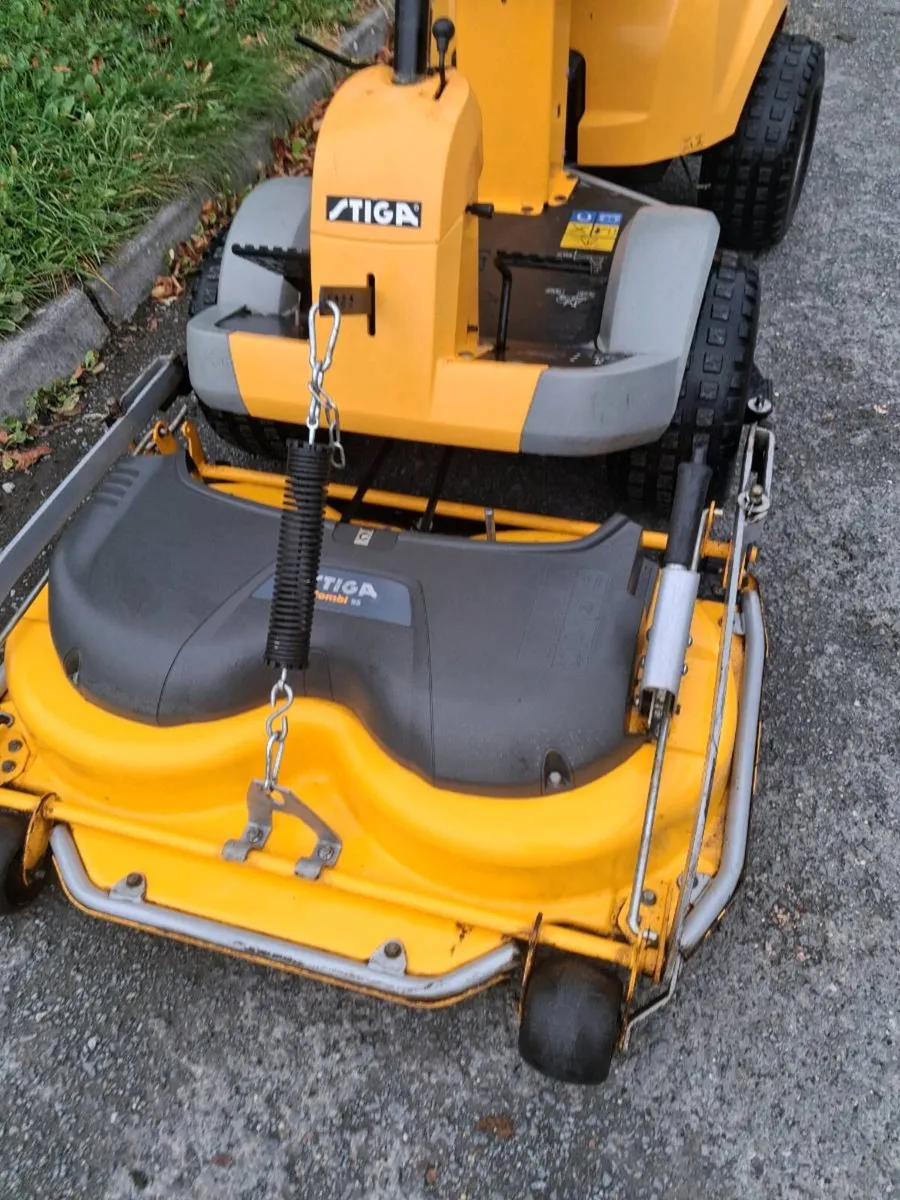Stiga combi lawnmower - Image 2