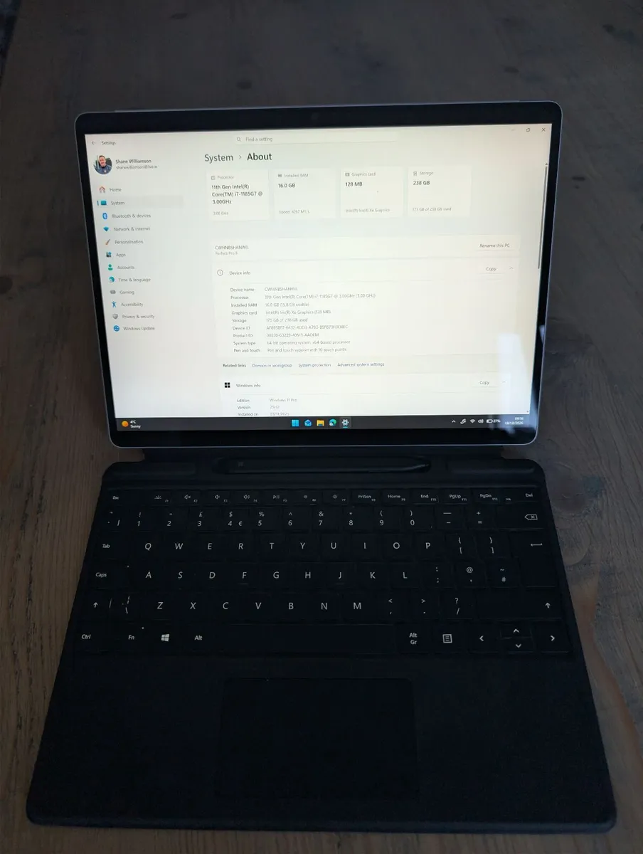 Microsoft Surface Pro 8 i7 Like New - Image 4