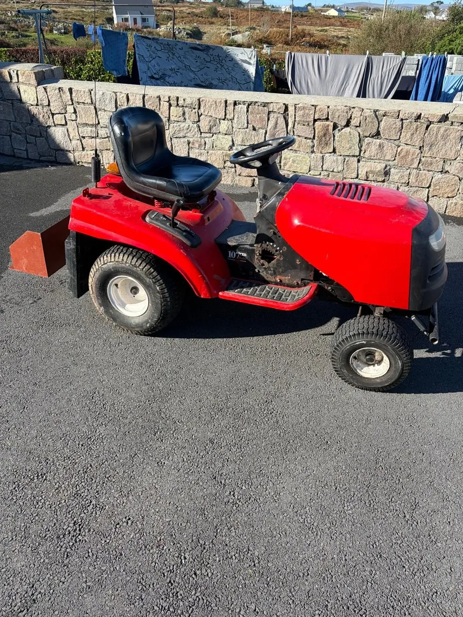 Garden tractor - Image 1
