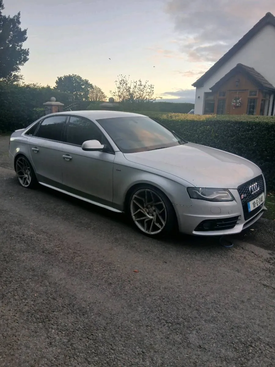 10 Audi A4 2.0 S-LINE - Image 1