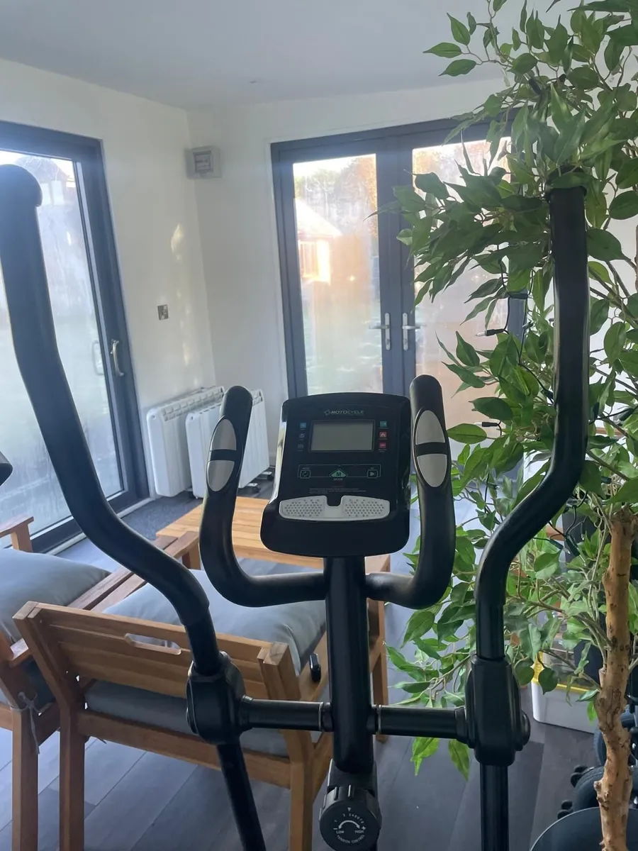 Cross Trainer - Image 1