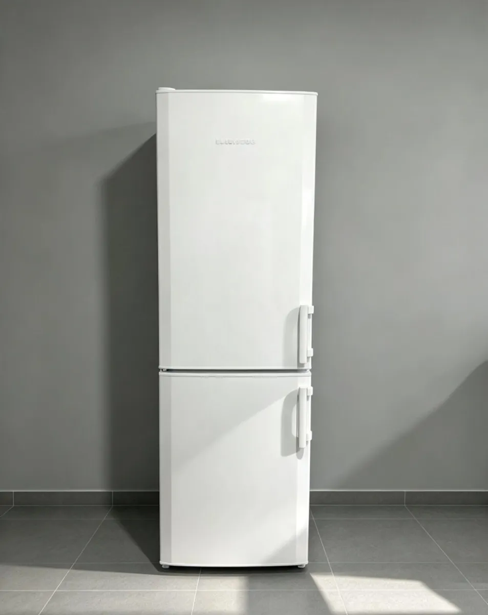 Liebherr frost free fridge freezer - Image 1