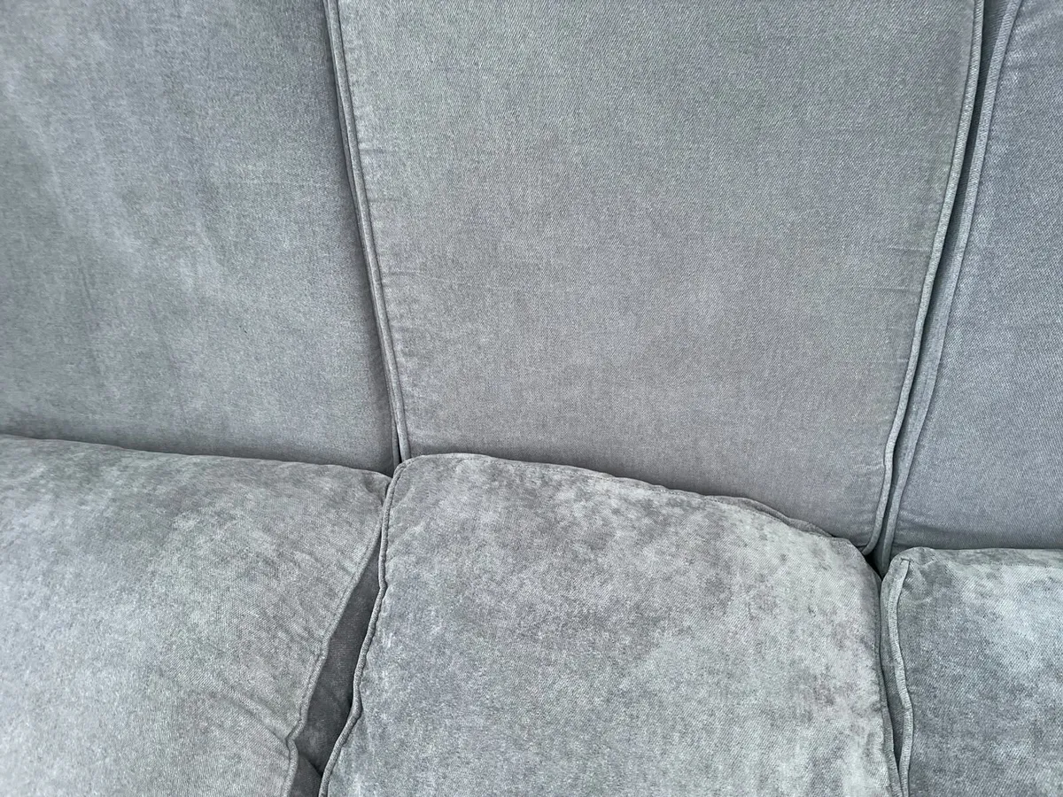 Verona L shaped corner sofa with footstool - Image 3