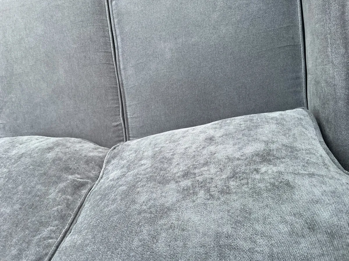 Verona L shaped corner sofa with footstool - Image 4
