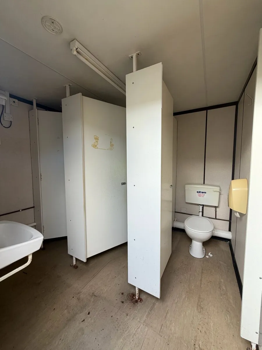 Toilet block - Image 3