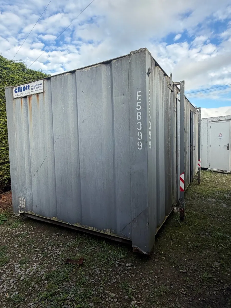 Toilet block - Image 1