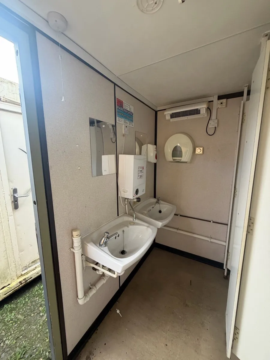 Toilet block - Image 4
