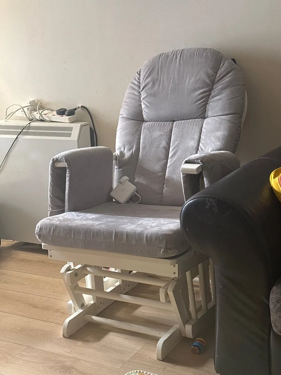 Nursing chair - Image 1