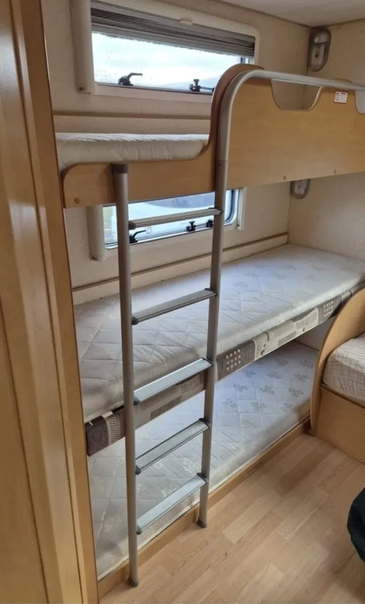 Carolina 5/6 Berth Caravan with Inflatable Awning - Image 3