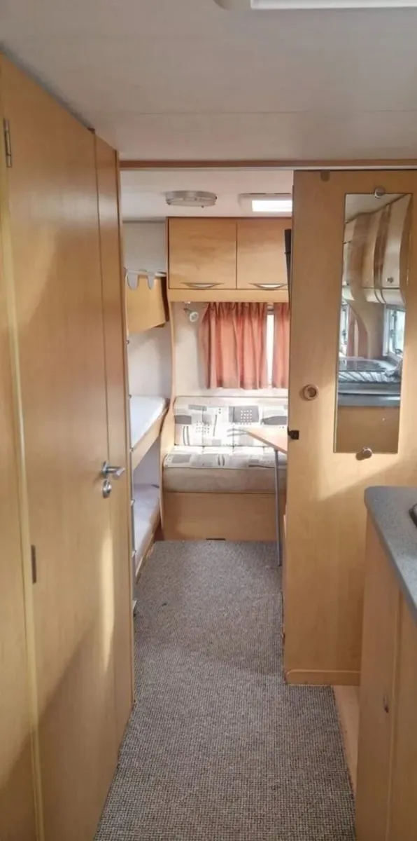 Carolina 5/6 Berth Caravan with Inflatable Awning - Image 4
