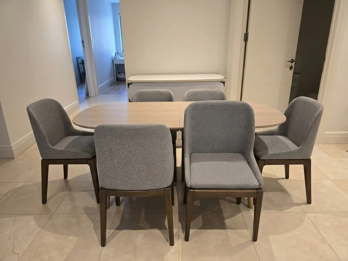 6 chairs - Image 1
