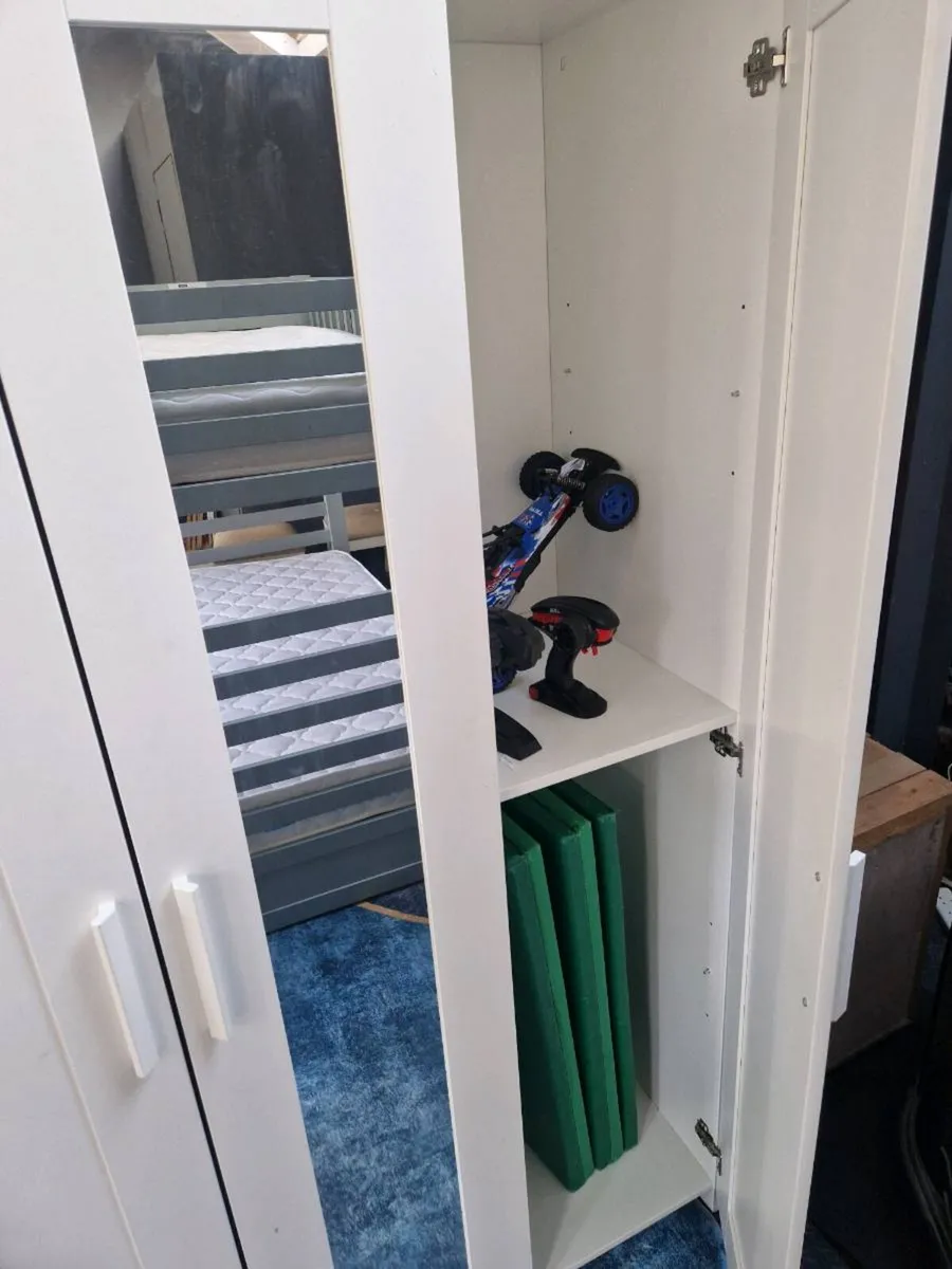 Wardrobe - Image 4