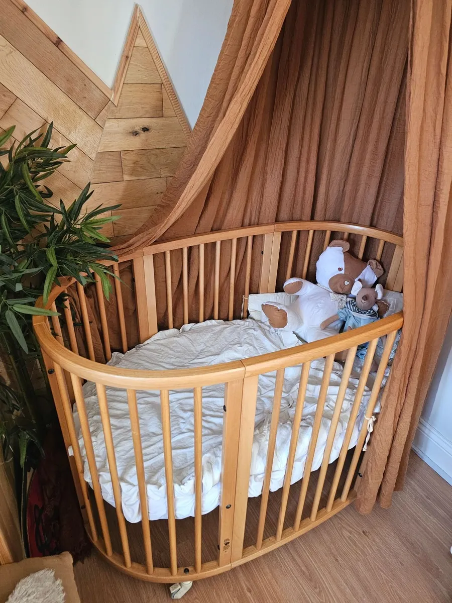 Stokke Sleepi 3 in 1 cot and toddler bed - Image 1