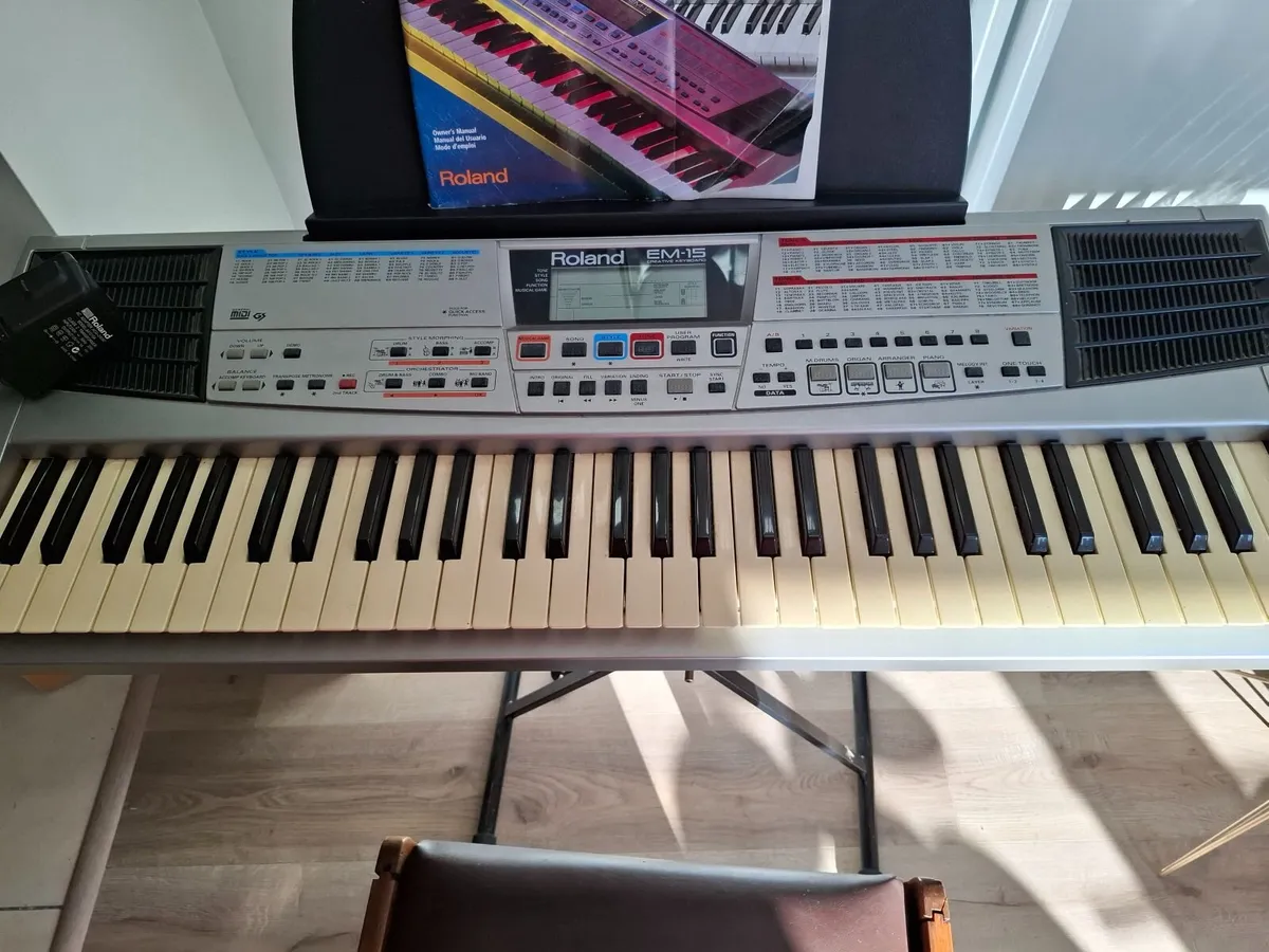 Electronic piano keyboard - Image 1
