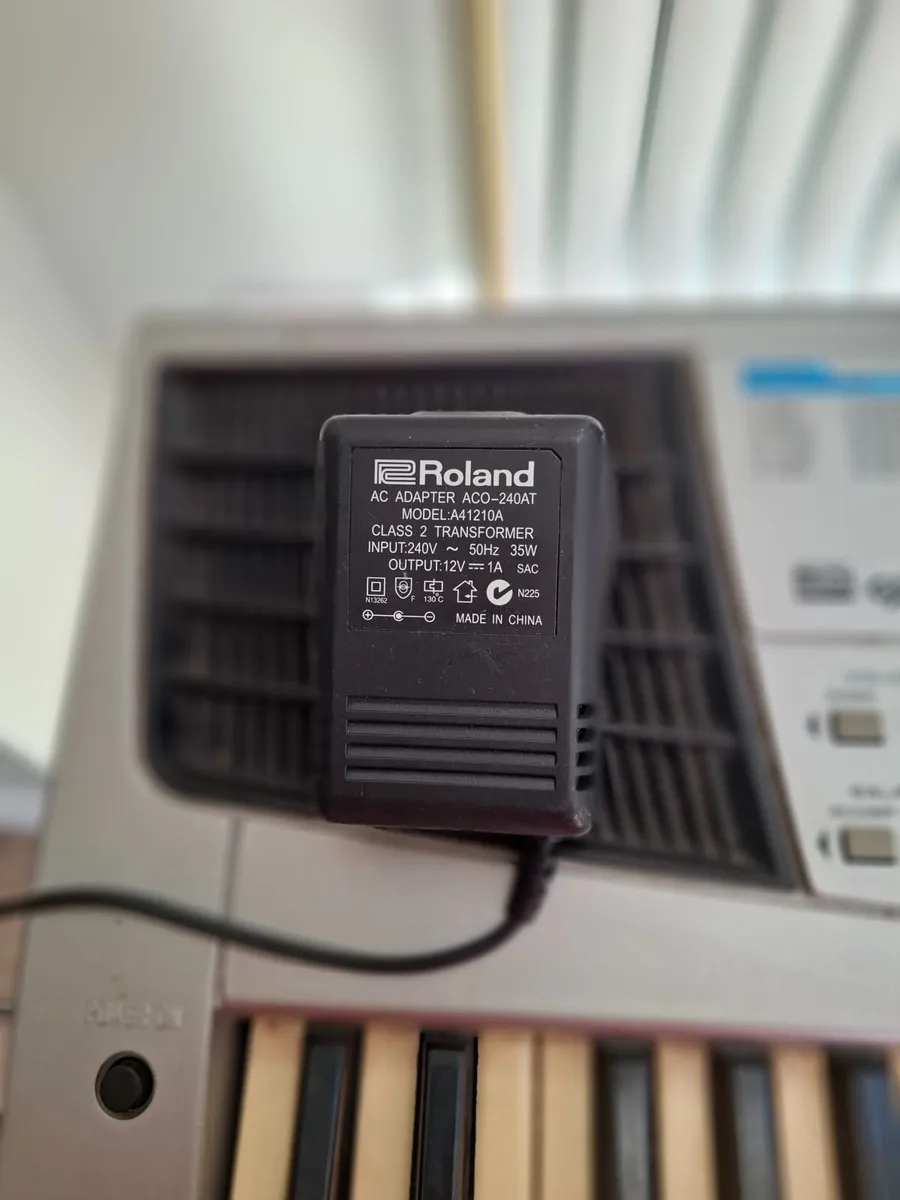 Electronic piano keyboard - Image 4