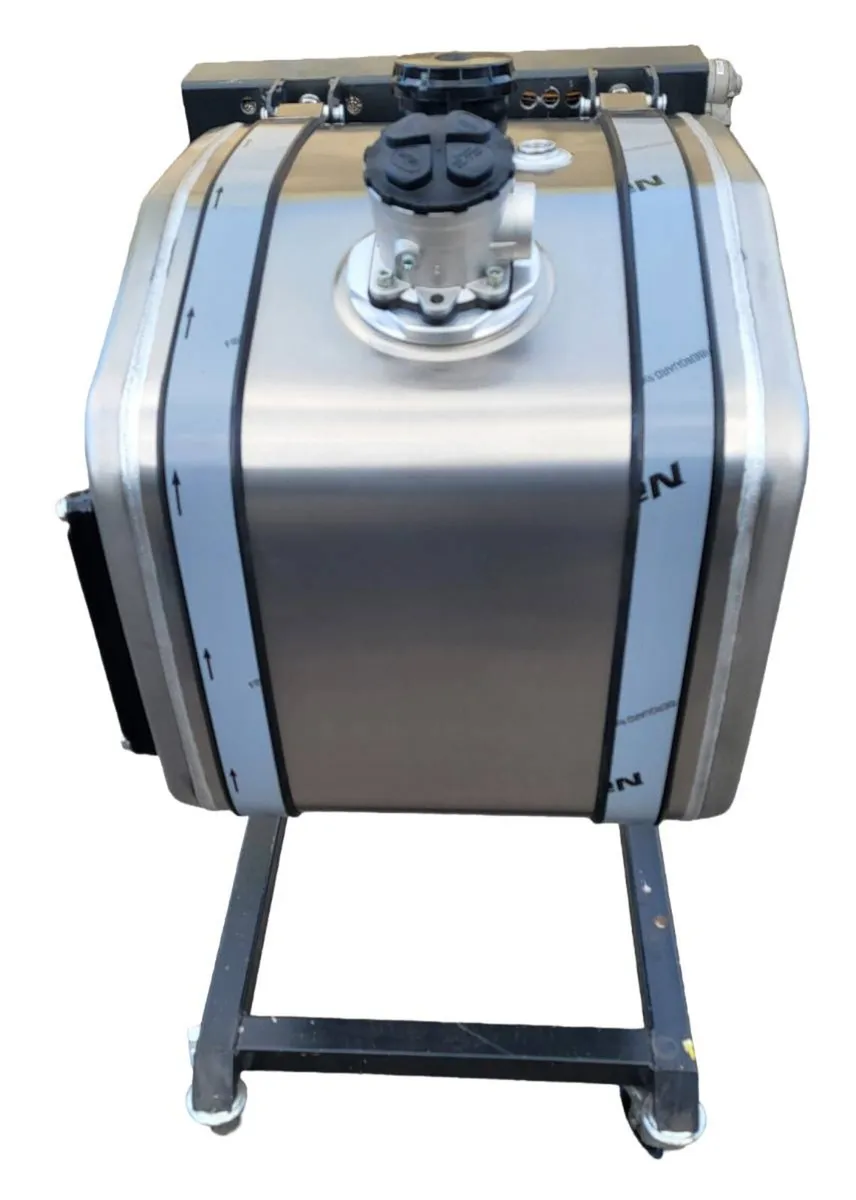 Hydraulic oil tank 8x4 Grab - Image 3