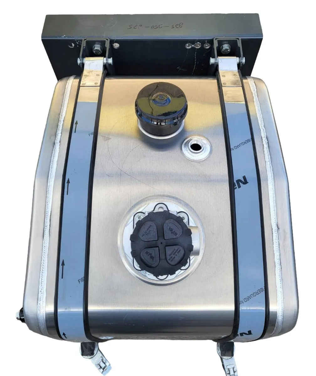 Hydraulic oil tank 8x4 Grab - Image 4